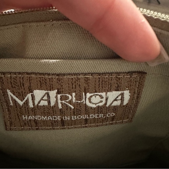 Maruca Stunning Floral Crossbody - Picture 5 of 5